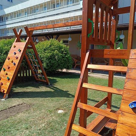 Hotel Sport Штети Экстерьер фото