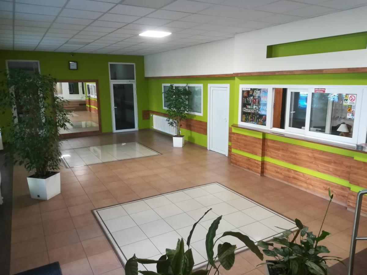 Hotel Sport Штети Экстерьер фото