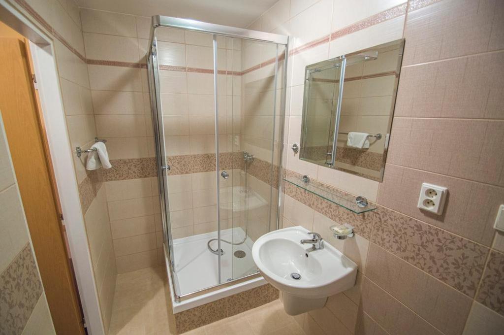 Hotel Sport Штети Экстерьер фото