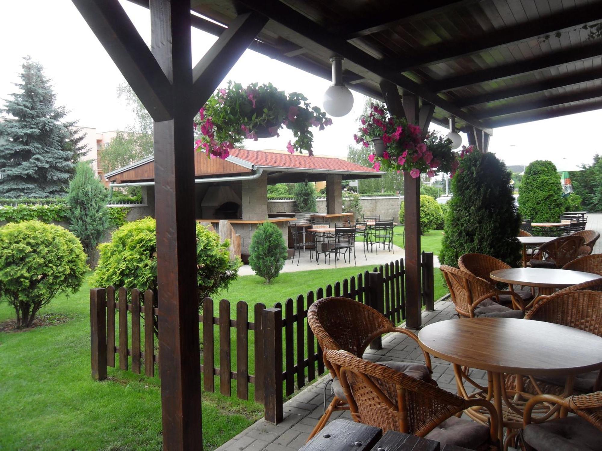 Hotel Sport Штети Экстерьер фото